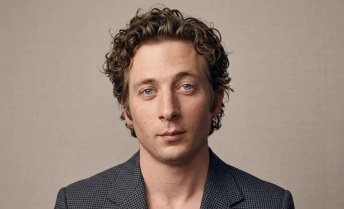 Featured image for Jeremy Allen White: Biography, Movies, TV Shows, Family, and Career