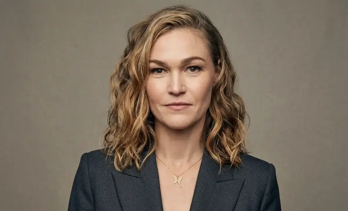 Featured image for  Julia Stiles: Age, Movies, TV Shows, Career & Life 